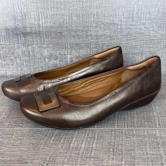 Clarks sz 6 bronze Concert Choir leather round toe flats - Picture 2 of 11